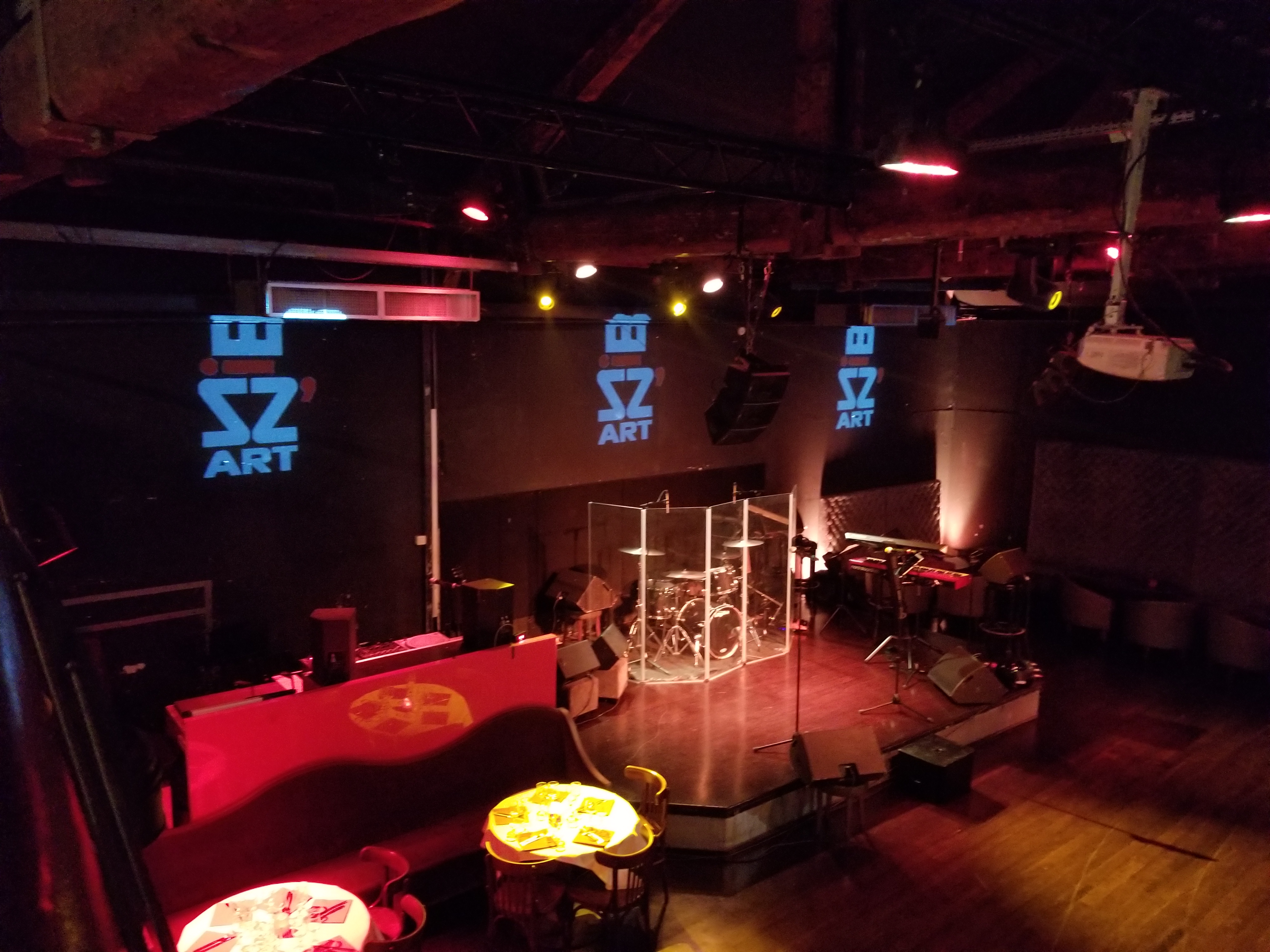 Image of the inside of Bizz Art
